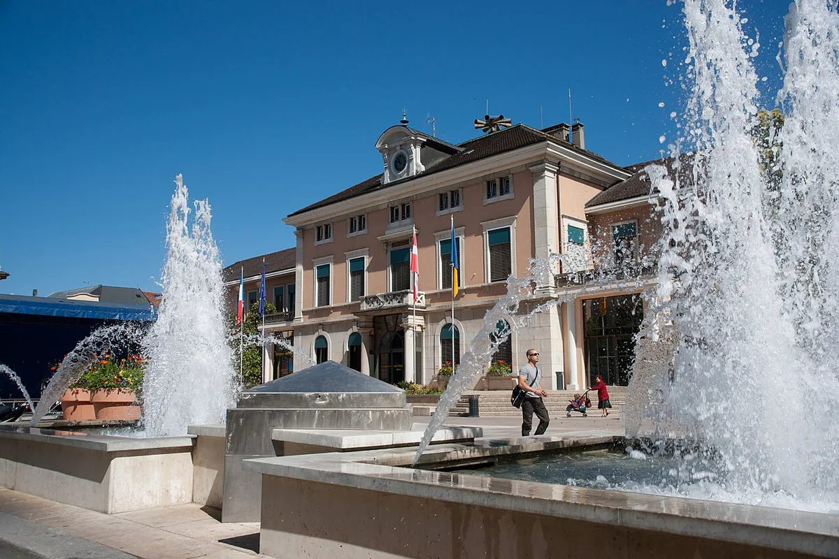 Annemasse, France. Photo: Ludovic Péron (CC BY-SA 3.0); resized and converted to WebP.