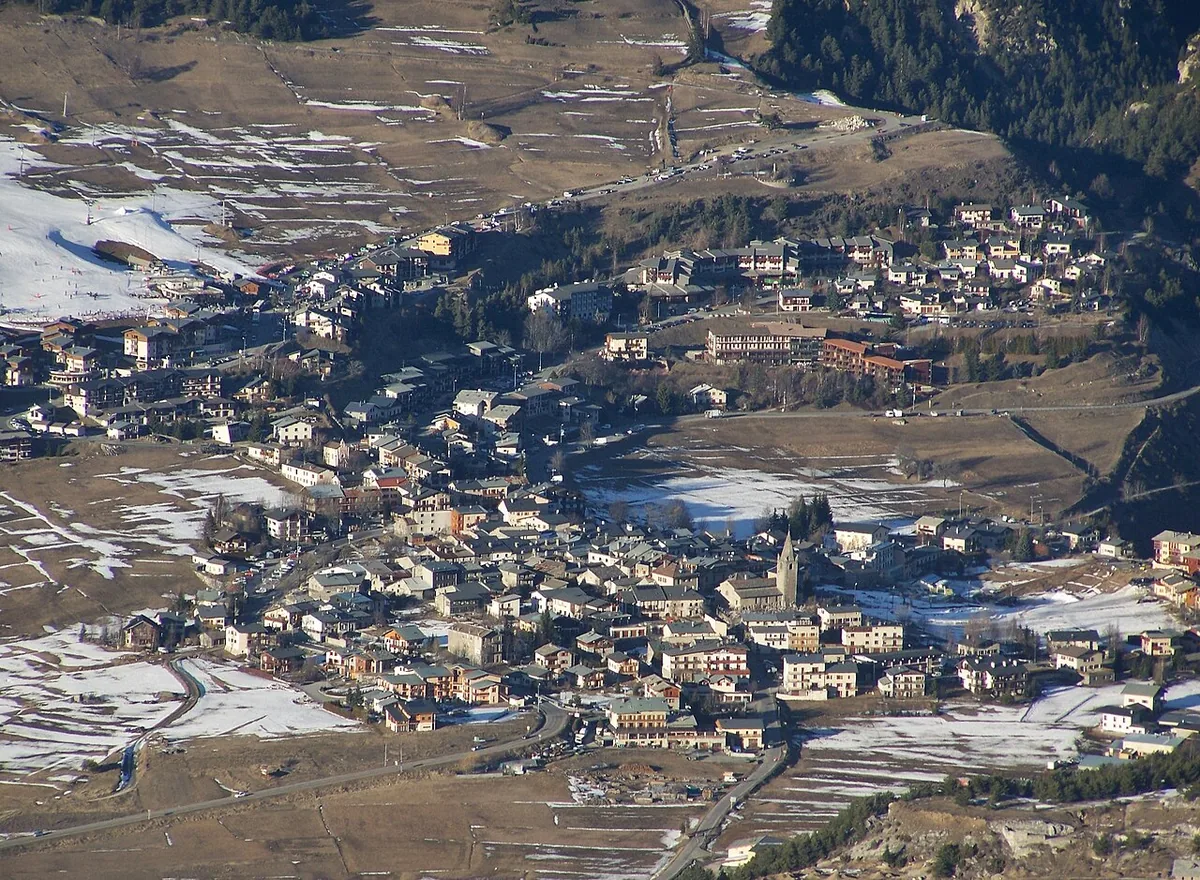 Aussois, France. Photo: Florian Pépellin (CC BY-SA 3.0); resized and converted to WebP.