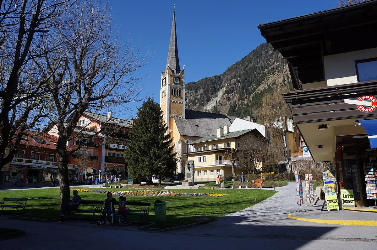 Bad Hofgastein, Austria. Photo: Vilmanek (CC BY-SA 3.0); resized and converted to WebP.
