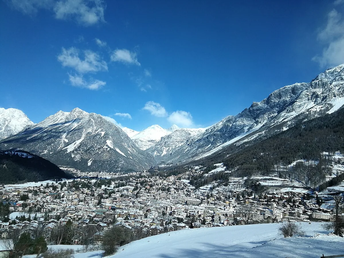 Bormio, Italy. Photo: Sauro Sisti (CC BY-SA 4.0); resized and converted to WebP.
