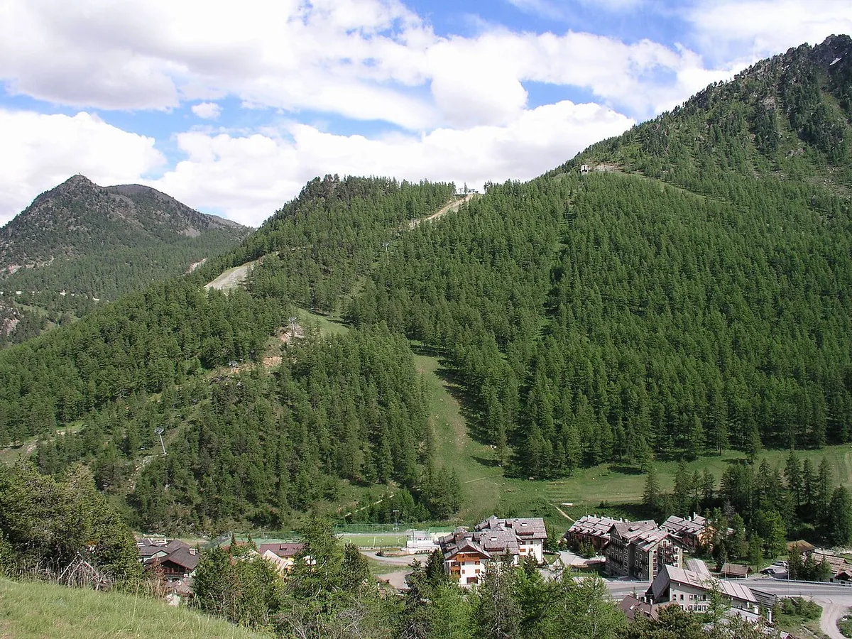 Claviere, Italy. Photo: Gabriele Del Carlo (User Gabridelca of it.wiki) (CC BY-SA 3.0); resized and converted to WebP.