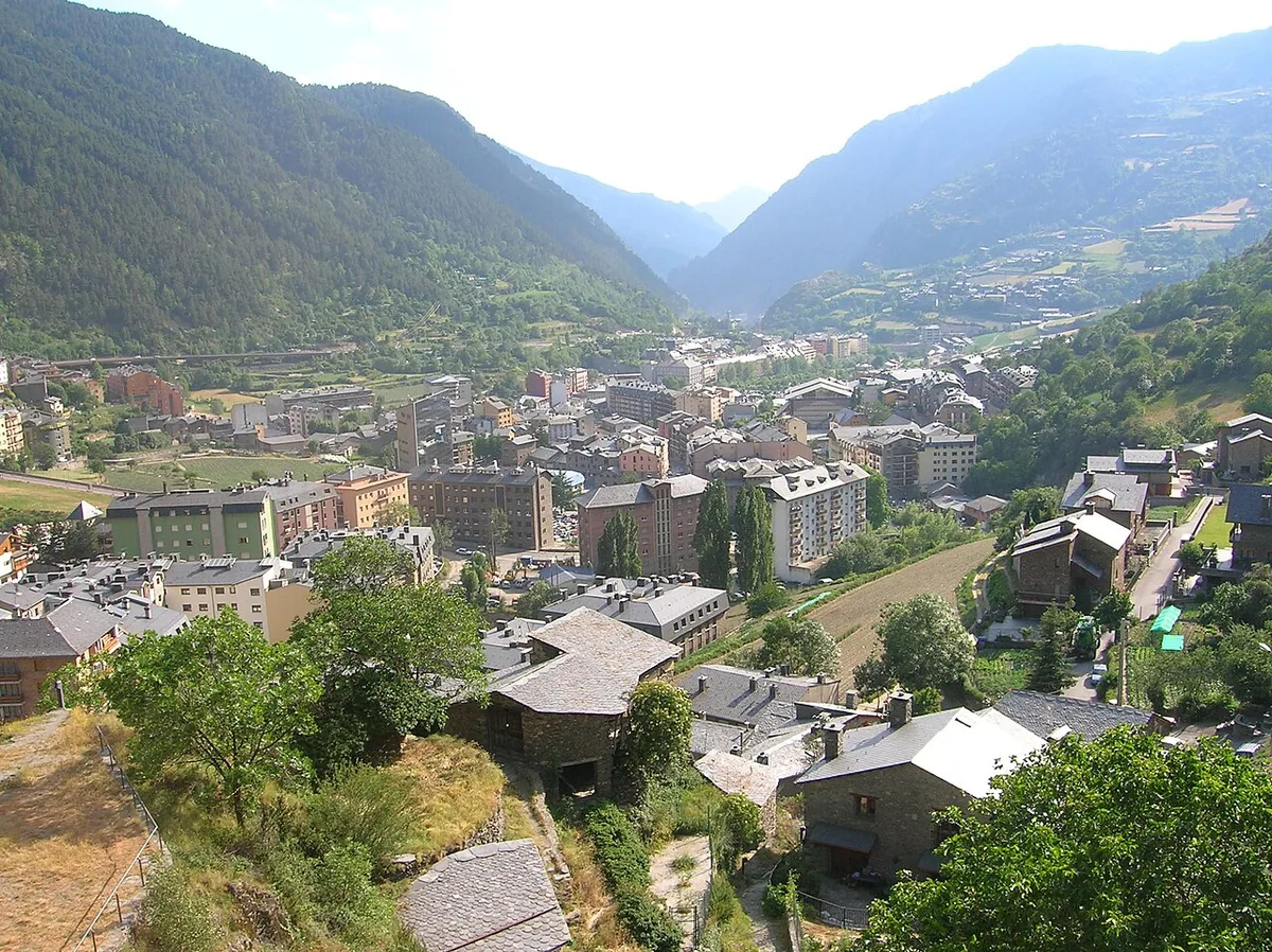 Encamp, Andorra. Photo: Joanjoc (Public domain); resized and converted to WebP.