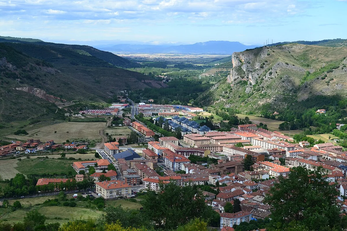 Ezcaray, Spain. Photo: edu1975 (CC BY 3.0); resized and converted to WebP.