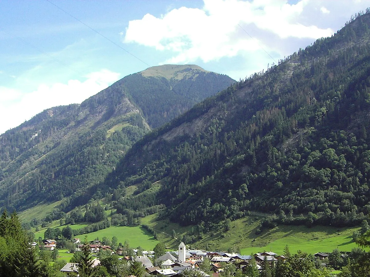 Fusch, Austria. Photo: Joachim Köhler (CC BY-SA 3.0); resized and converted to WebP.