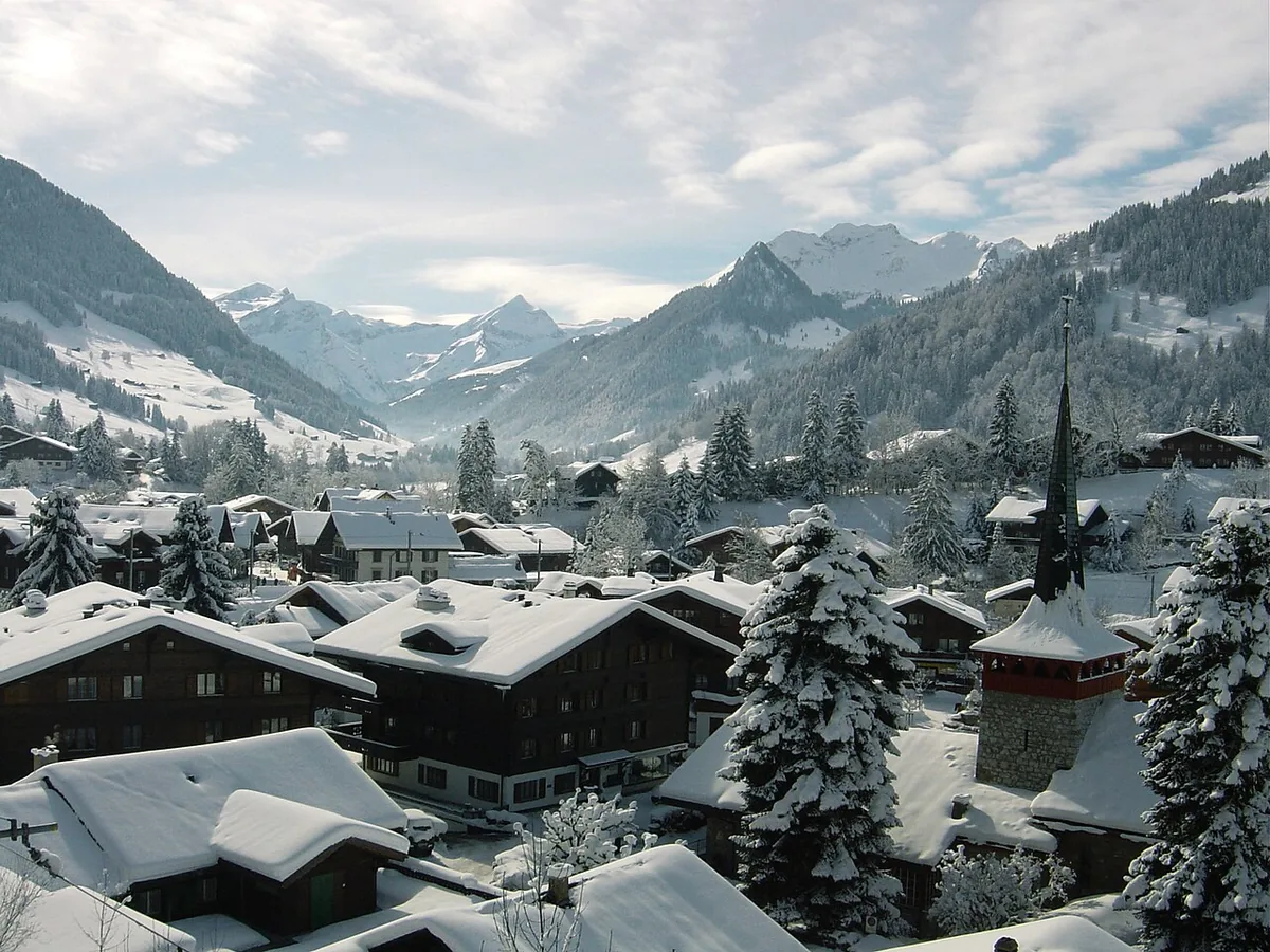 Gstaad, Switzerland. Photo: GstaadTourismus (CC BY-SA 3.0); resized and converted to WebP.