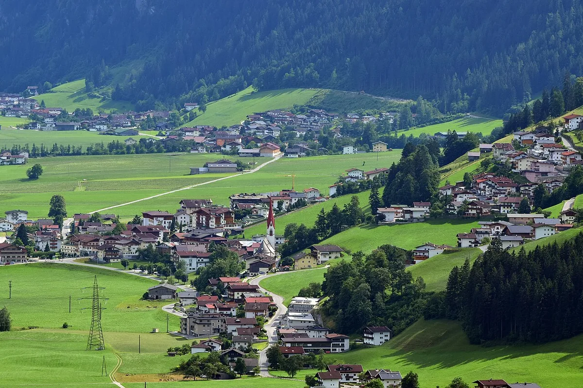 Hippach, Austria. Photo: Haeferl (CC BY-SA 3.0); resized and converted to WebP.