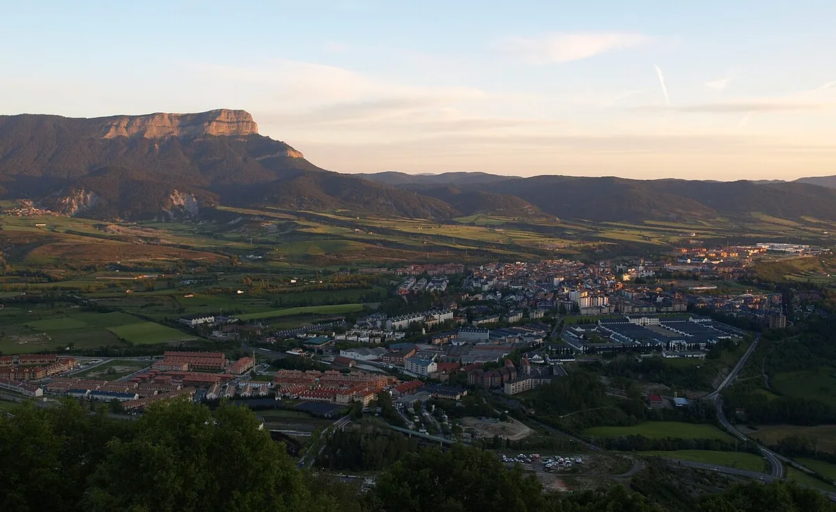 Jaca, Spain. Photo: Elemaki (CC BY 3.0); resized and converted to WebP.