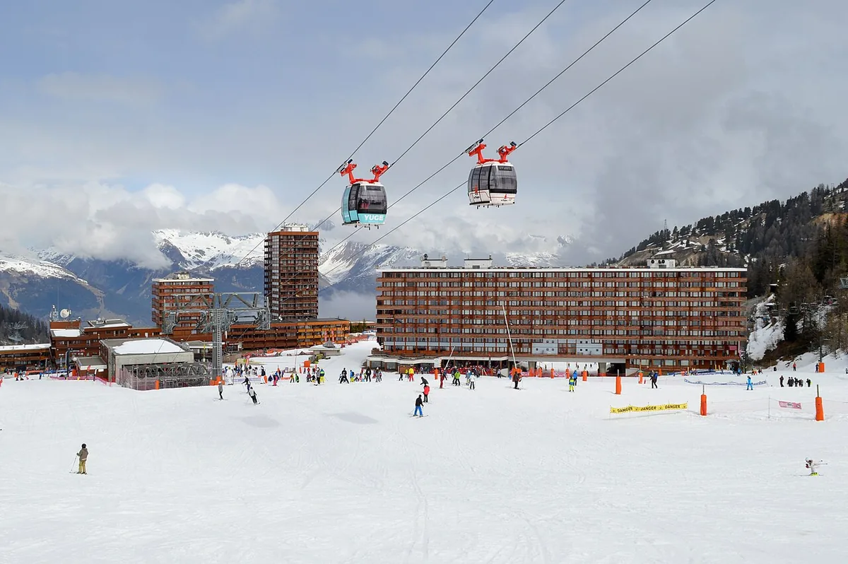 La Plagne, France. Photo: DimiTalen (CC0); resized and converted to WebP.
