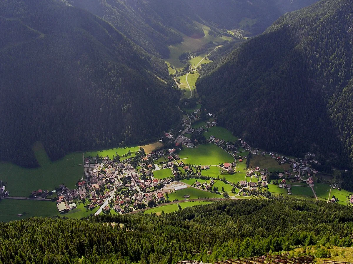 Mallnitz, Austria. Photo: Wowox (CC BY-SA 3.0); resized and converted to WebP.