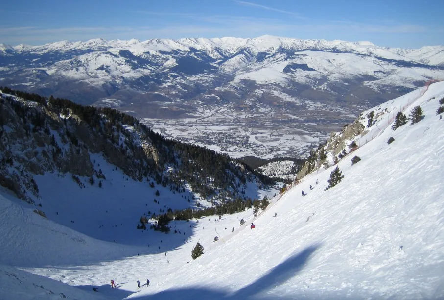 Masella, Spain. Photo: No machine-readable author provided. Ensopegador~commonswiki assumed (based on copyright claims). (CC BY-SA 3.0); resized and converted to WebP.