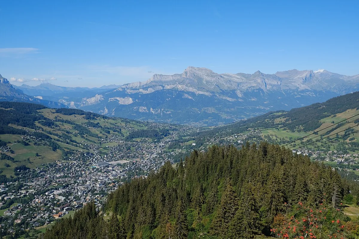Megève, France. Photo: Guilhem Vellut from Annecy, France (CC BY 2.0); resized and converted to WebP.