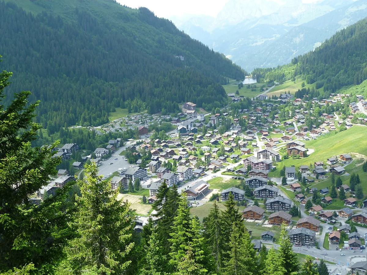 Morgins, Switzerland. Photo: Pccs (CC BY-SA 3.0); resized and converted to WebP.