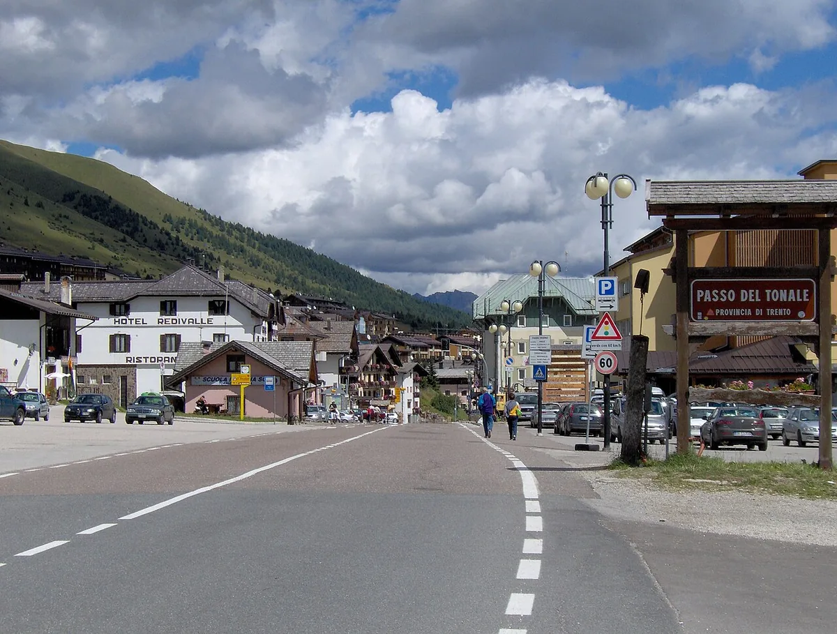 Passo Tonale, Italy. Photo: The original uploader was Gabri80 at Italian Wikipedia . (CC BY-SA 3.0); resized and converted to WebP.