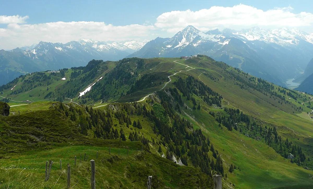 Penken, Austria. Photo: Eiswind (CC BY 3.0); resized and converted to WebP.