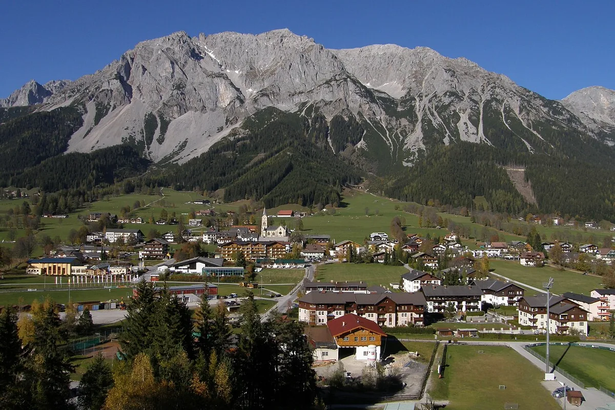 Ramsau am Dachstein, Austria. Photo: Vorwerk (CC BY-SA 4.0); resized and converted to WebP.