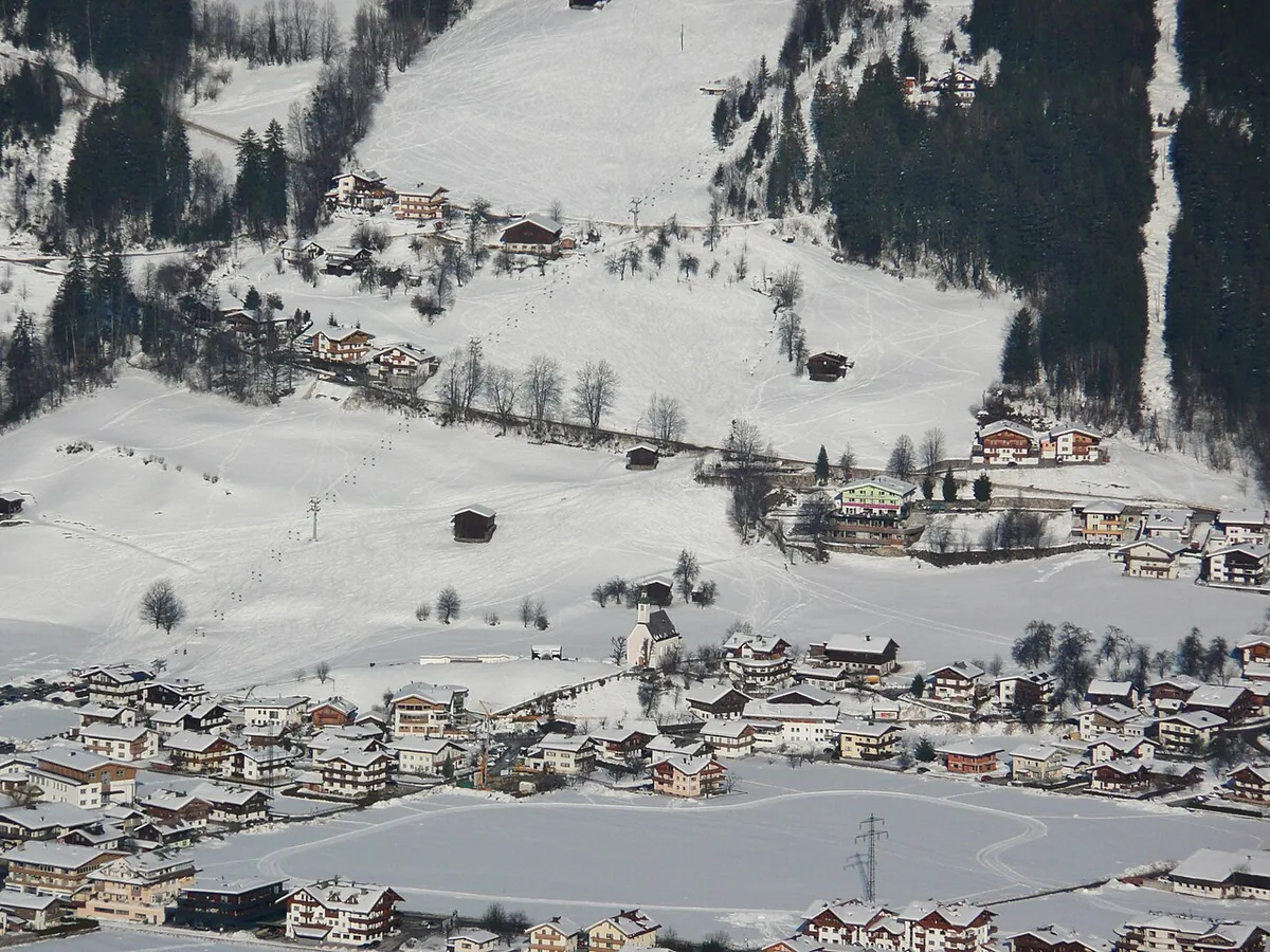 Ramsau im Zillertal, Austria. Photo: qwesy qwesy (CC BY 3.0); resized and converted to WebP.