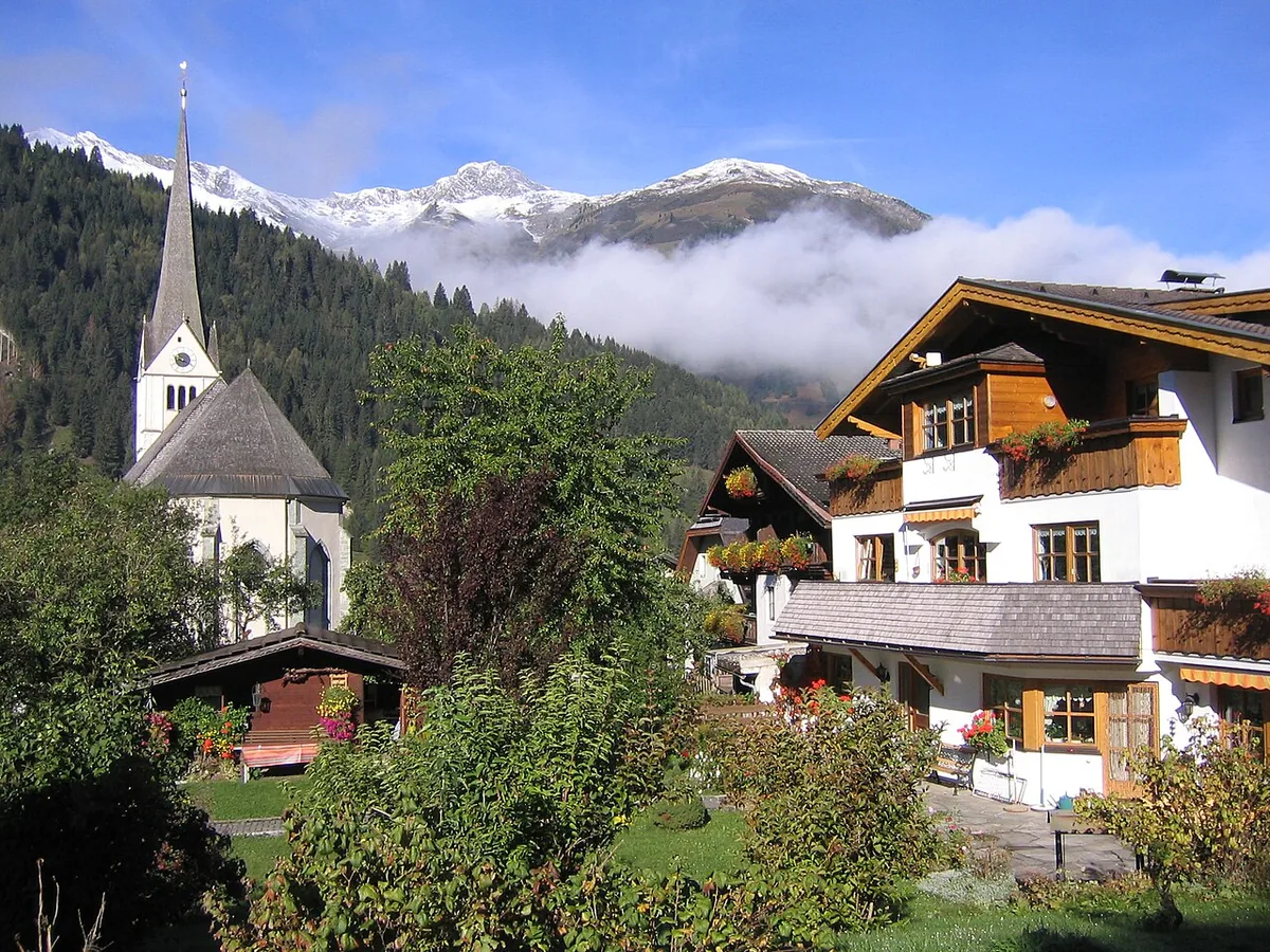 Rauris, Austria. Photo: Aconcagua (CC BY-SA 3.0); resized and converted to WebP.