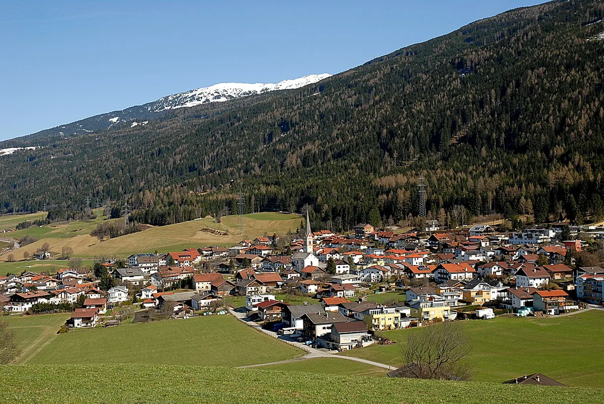 Rinn, Austria. Photo: Haneburger (Public domain); resized and converted to WebP.