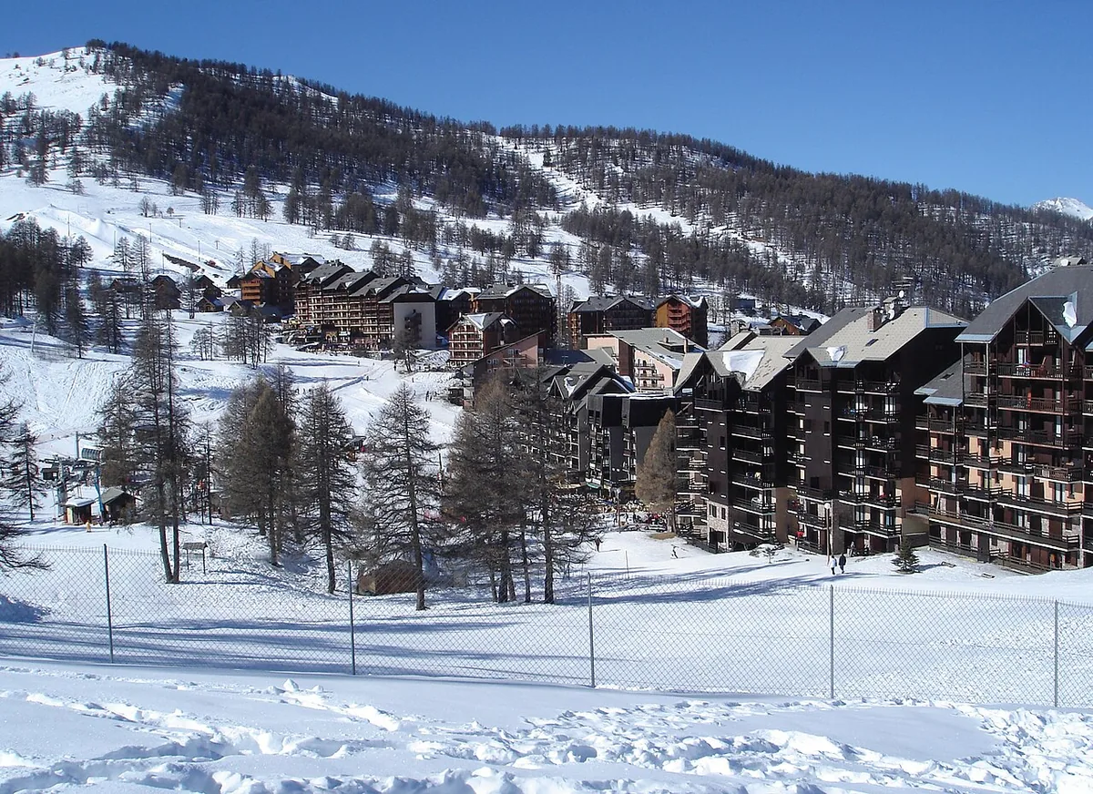Risoul, France. Photo: No machine-readable author provided. Jean-Claude Perez assumed (based on copyright claims). (CC BY-SA 3.0); resized and converted to WebP.