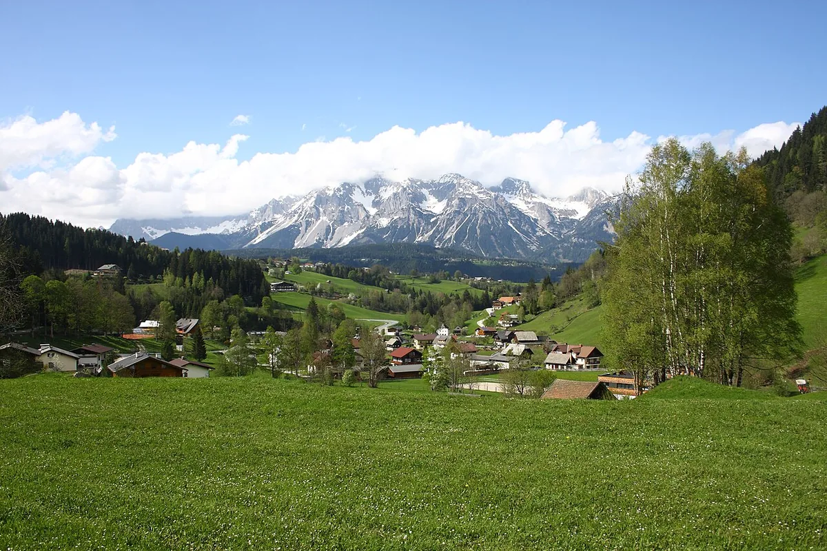 Rohrmoos, Austria. Photo: Ewald Gabardi (CC BY-SA 3.0); resized and converted to WebP.