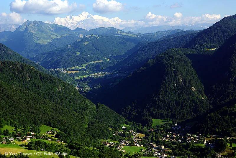 Saint Jean d'Aulps, France. Photo: Yvan Tisseyre / OT Vallée d'Aulps (CC BY-SA 3.0); resized and converted to WebP.