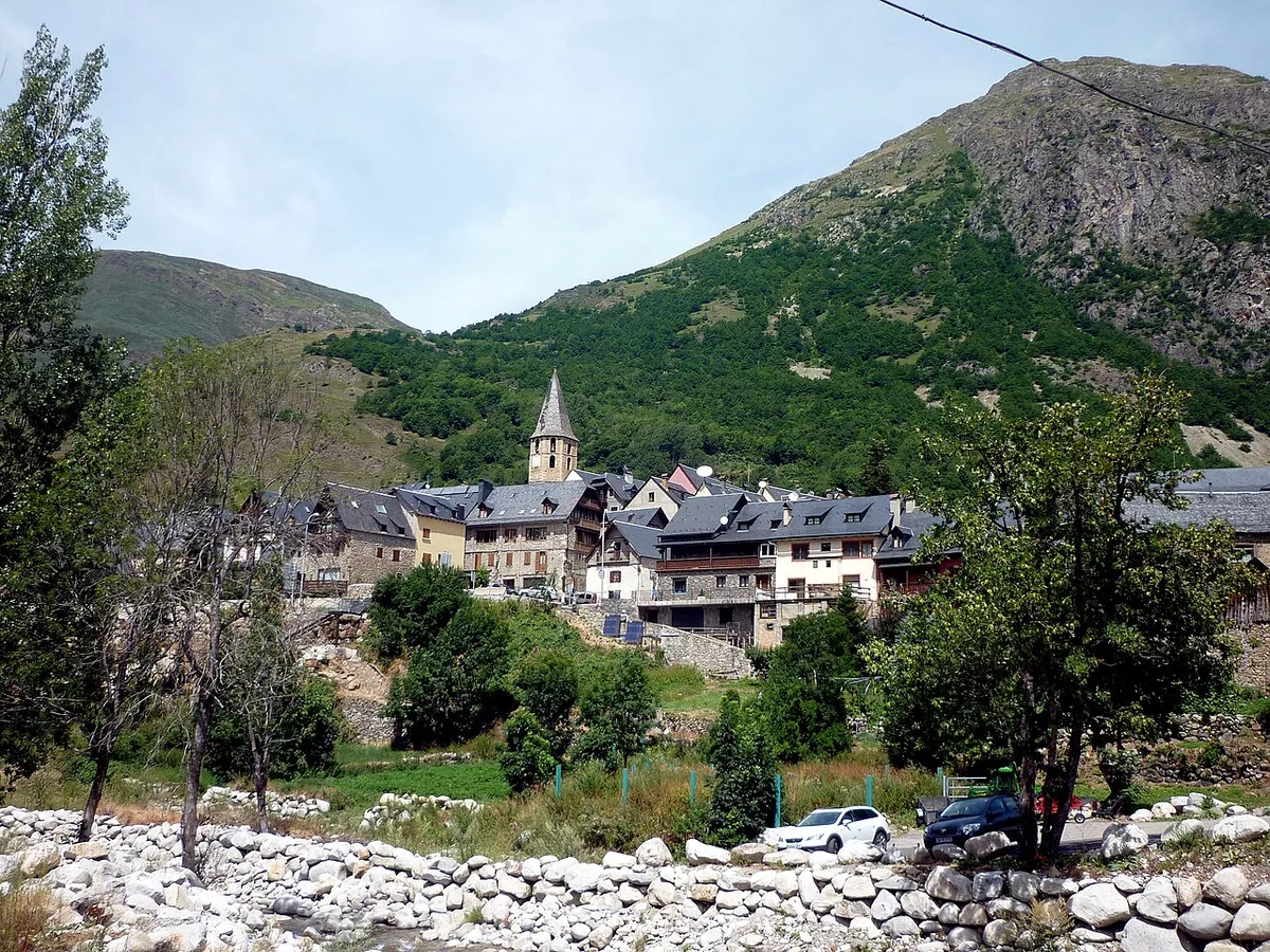 Salardú, Spain. Photo: Isidre blanc (CC BY-SA 4.0); resized and converted to WebP.