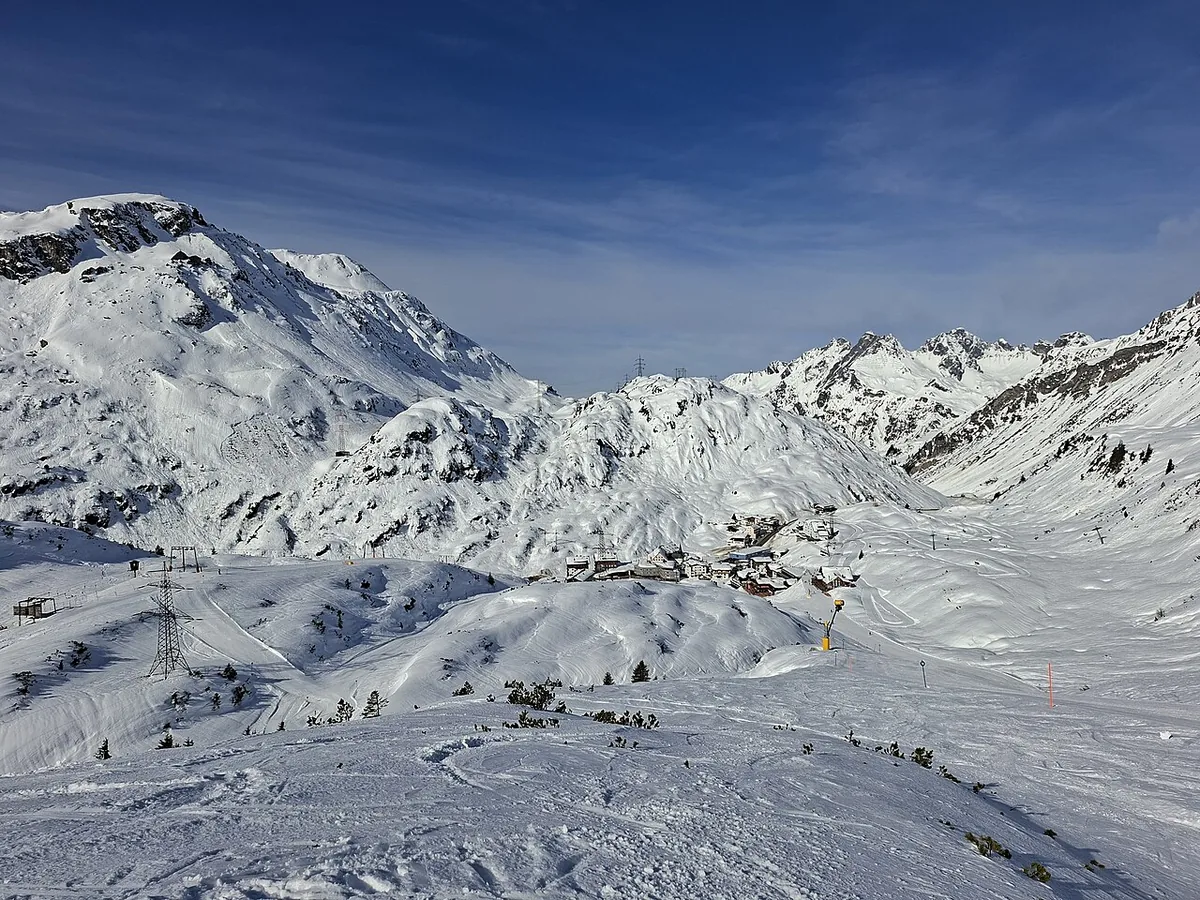 Sankt Christoph am Arlberg, Austria. Photo: Ursman83 (CC BY-SA 4.0); resized and converted to WebP.