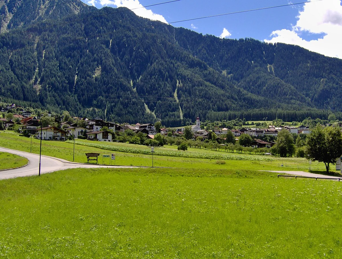 Sautens, Austria. Photo: Tubantia (CC BY-SA 3.0); resized and converted to WebP.