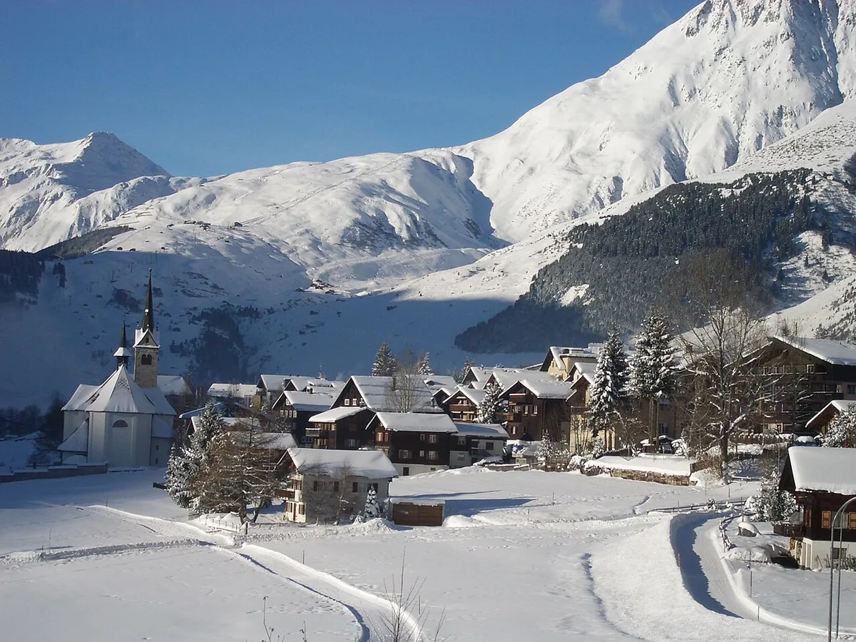 Sedrun, Switzerland. Photo: No machine-readable author provided. Paebi assumed (based on copyright claims). (CC BY-SA 3.0); resized and converted to WebP.