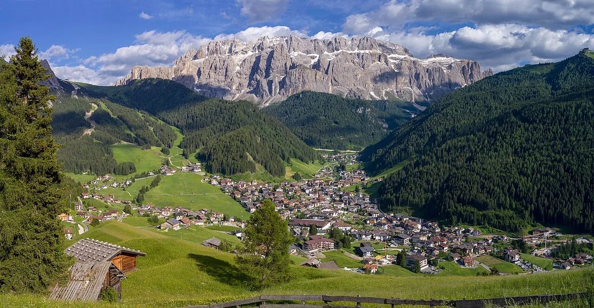 Selva di Val Gardena, Italy. Photo: This Photo was taken by Wolfgang Moroder . Feel free to use my photos, but please mention me as the author and send me a message . This image is not in the public domain . Please respect the copyright protection. It may only be used according to the rules mentioned here. This specifically excludes use in social media , if applicable terms of the licenses listed here not appropriate. Please do not upload an updated image here without consultation with the Author. The author would like to make corrections only at his own source. This ensures that the changes are preserved. Please if you think that any changes should be required, please inform the author. Otherwise you can upload a new image with a new name. Please use one of the templates derivative or extract . (CC BY-SA 3.0); resized and converted to WebP.