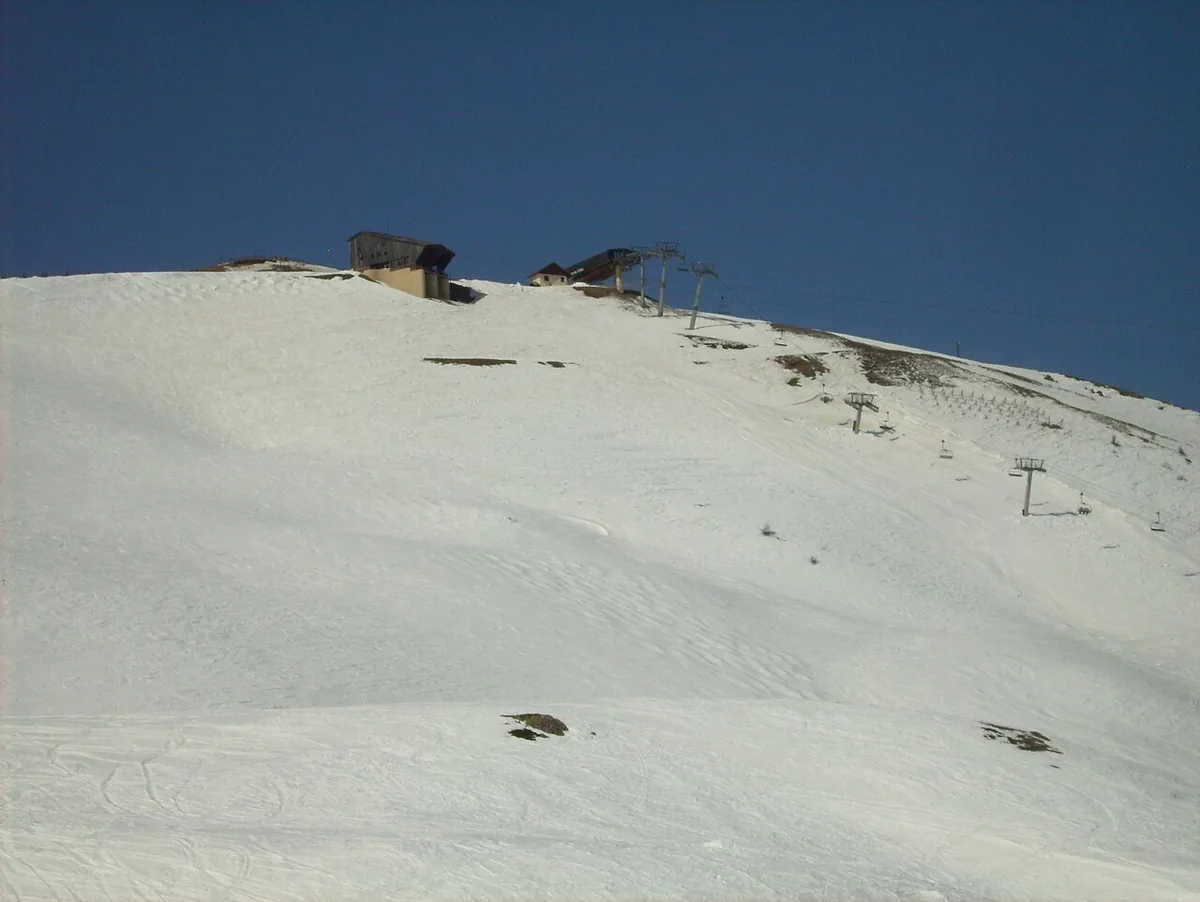 Serre Chevalier, France. Photo: Benj05 (CC BY-SA 3.0); resized and converted to WebP.