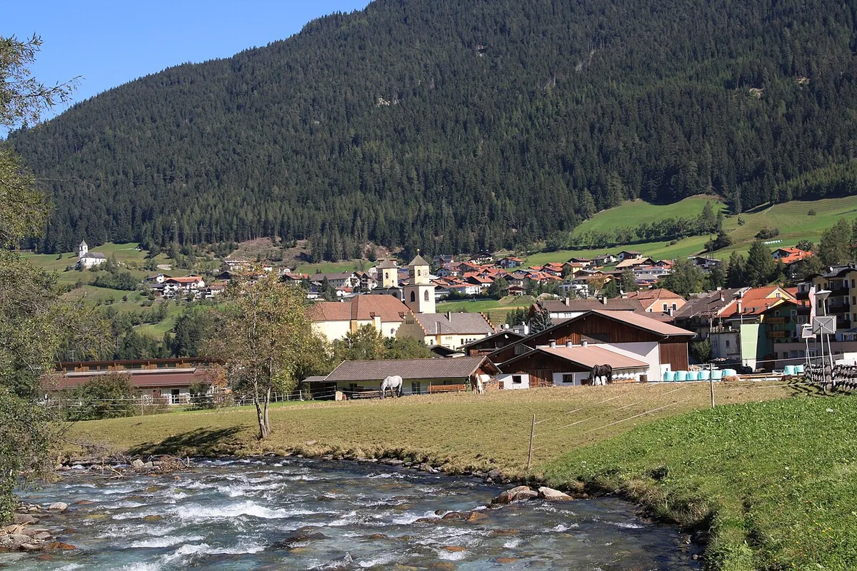 Steinach am Brenner, Austria. Photo: Piergiuliano Chesi (CC BY-SA 3.0); resized and converted to WebP.