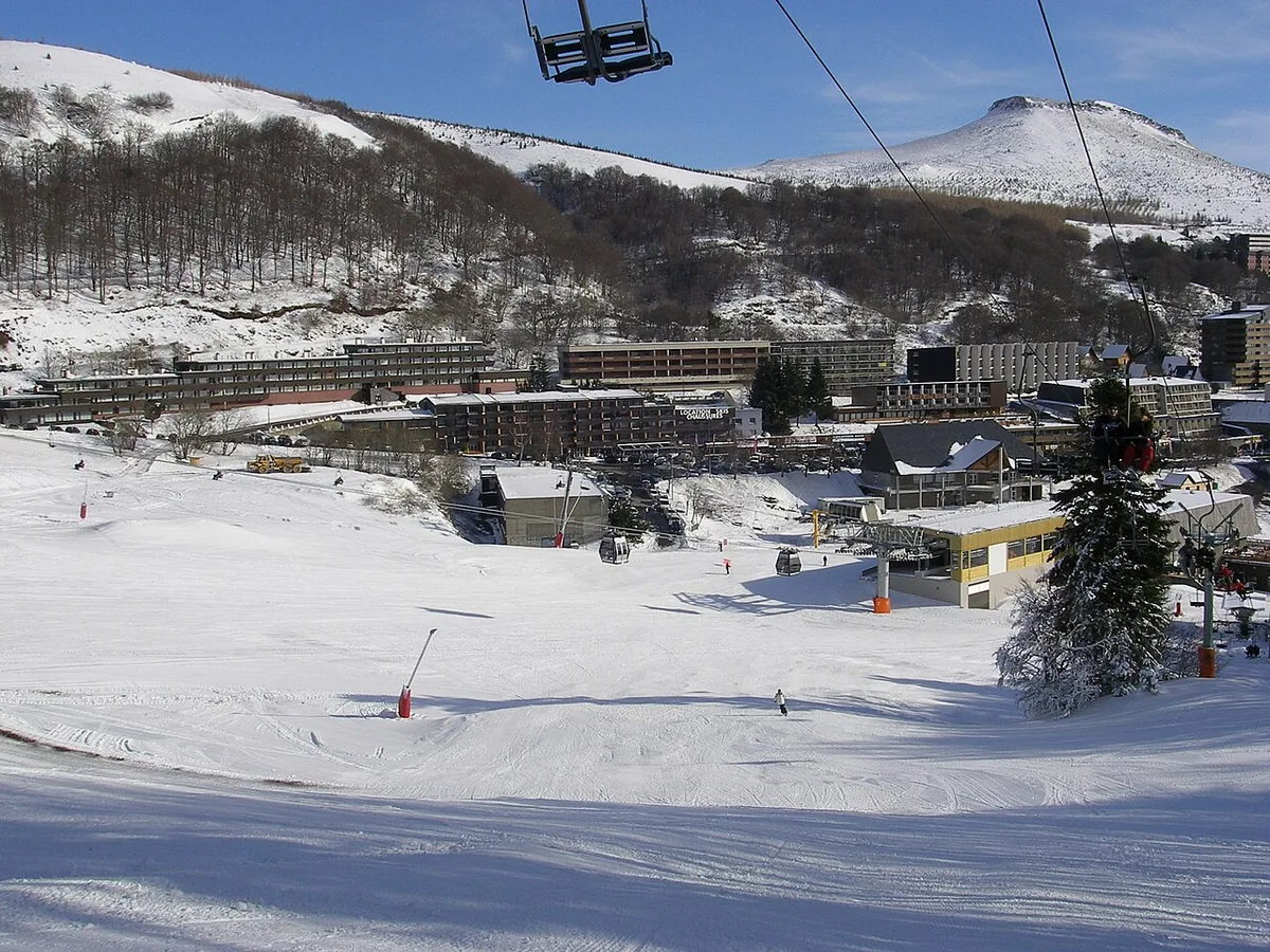 Super Besse, France. Photo: Bserin (CC BY-SA 3.0); resized and converted to WebP.