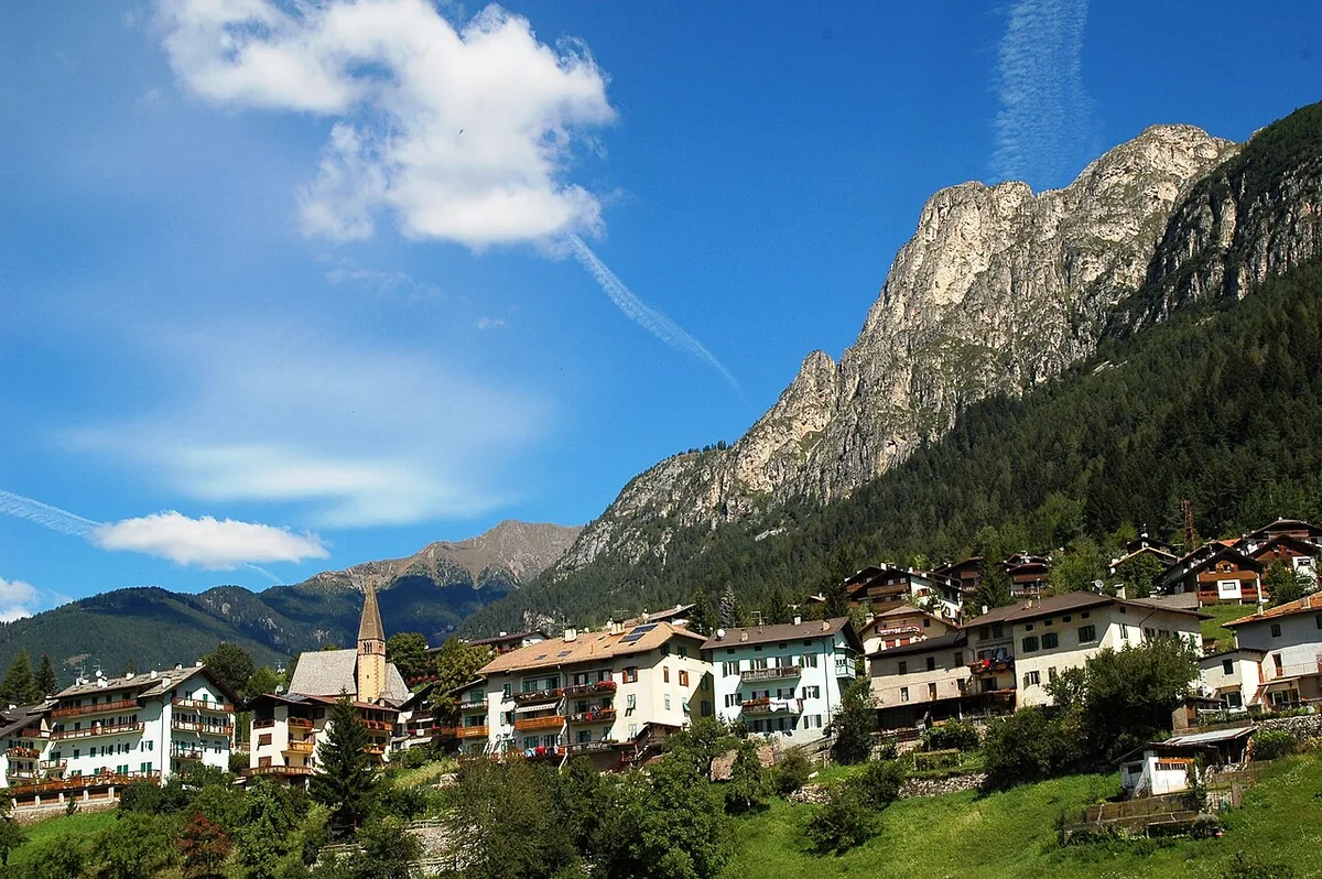 Tesero, Italy. Photo: Varus111 (CC BY 3.0); resized and converted to WebP.