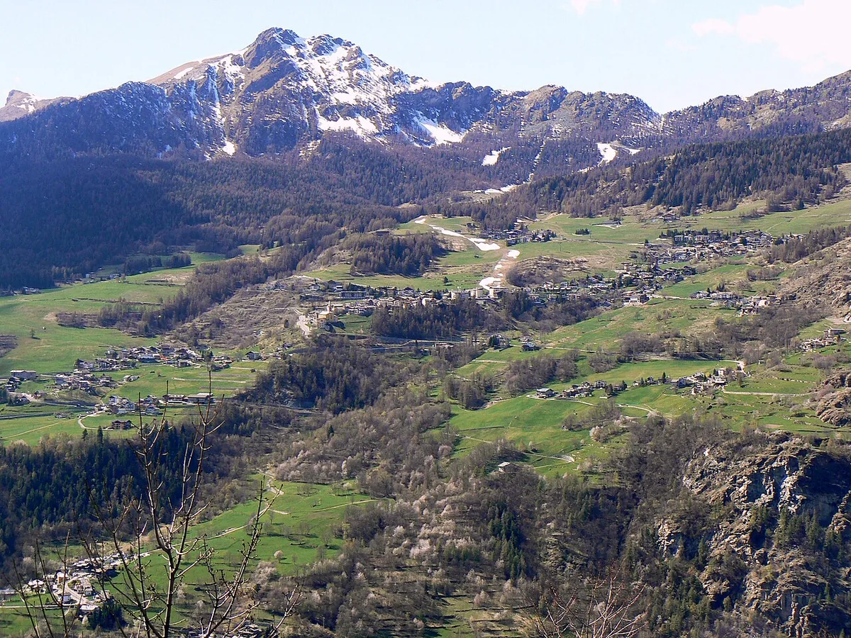 Torgnon, Italy. Photo: Elena Tartaglione (CC BY-SA 3.0); resized and converted to WebP.