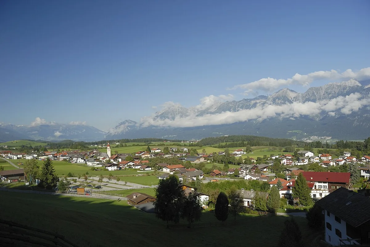 Tulfes, Austria. Photo: User:Haneburger (Public domain); resized and converted to WebP.