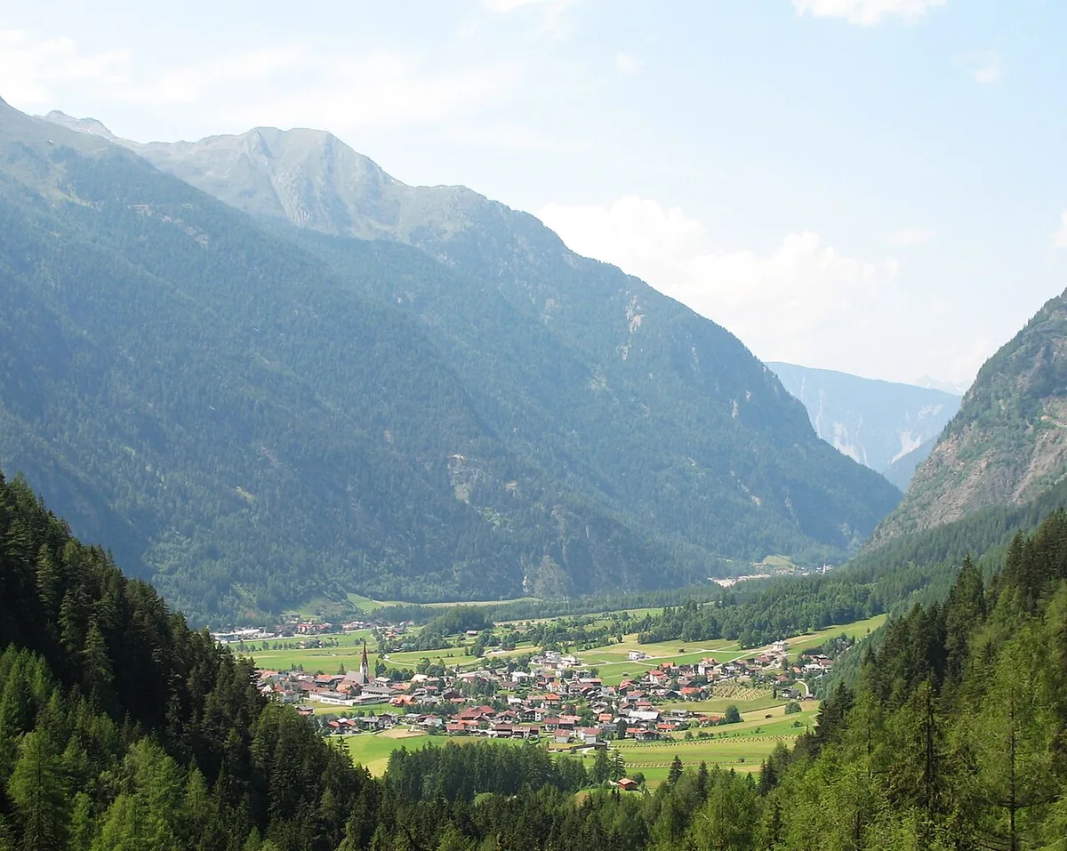 Umhausen, Austria. Photo: Christoph Praxmarer (CC BY-SA 2.5); resized and converted to WebP.