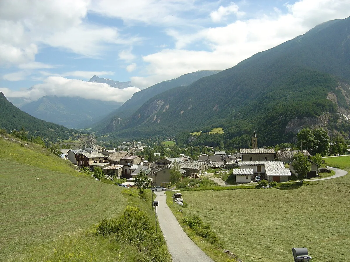 Val Cenis, France. Photo: Anthospace (CC BY-SA 3.0); resized and converted to WebP.